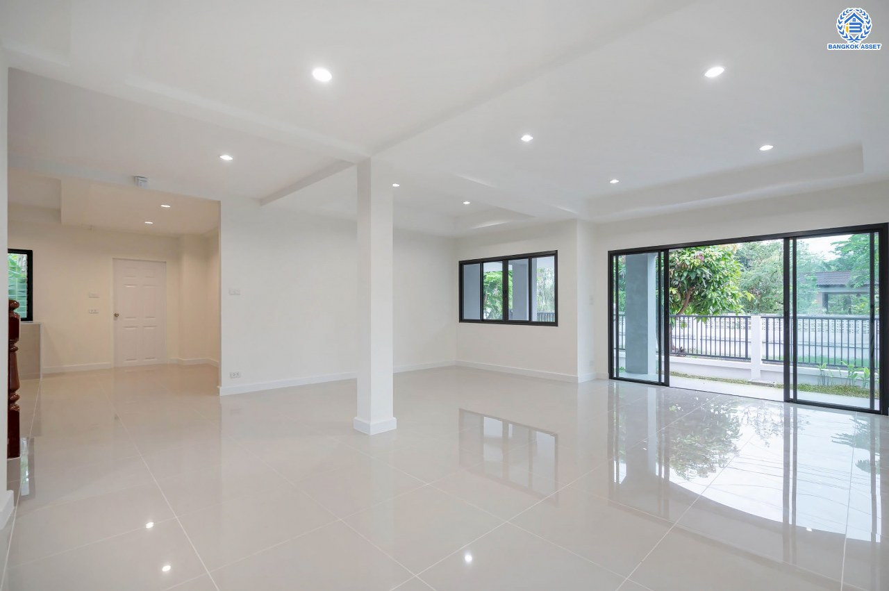 บ้านมือสองตกแต่งใหม่ โครงการ กฤษดานคร18 พุทธมณฑลสาย3 เนื้อที่ 80 ตร.ว. บนพื้นที่ใช้สอยมากถึง 272.57 ตร.ม. อีกระดับของฟังก์ชัน 4 ห้องนอน 3 ห้องน้ำ จอดรถได้ 2 คัน บรรยากาศสุด Private บนทำเลศักยภาพเชื่อมต่อหลายเส้นทาง ใกล้เซ็นทรัลปิ่นเกล้า ม.มหิดล และทางด่วน "ศรีรัช"